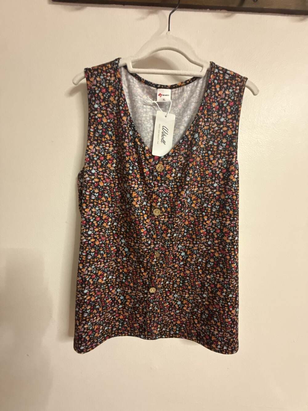 WIHOLL Women's Ditsy Floral V-Neck Sleeveless Button Front Tank Top
